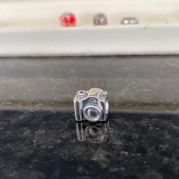 Pandora camera charm- retired - Picture 1 of 3
